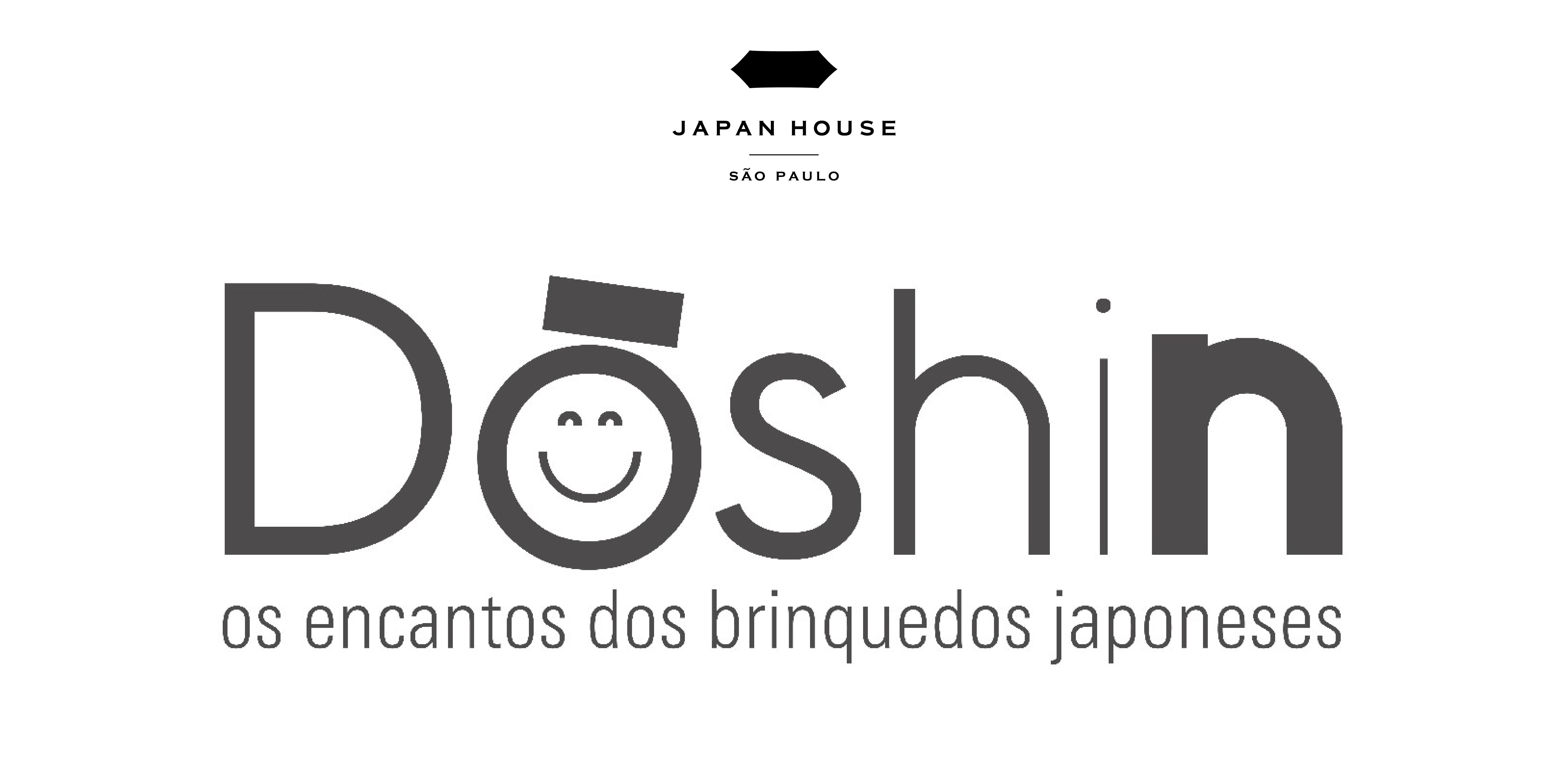 Sobre fundo branco, o título da exposição Dōshin – os encantos dos brinquedos japoneses, escrito com letras pretas, em duas linhas. A palavra Doshin, que remete a coração infantil, está em negrito em diferentes espessuras, e tem a letra O com olhos e boca sorridentes. Na parte superior da imagem, logotipo da Japan House São Paulo.